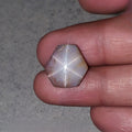 Cabujón de rubí estrella