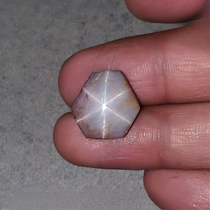Cabujón de rubí estrella