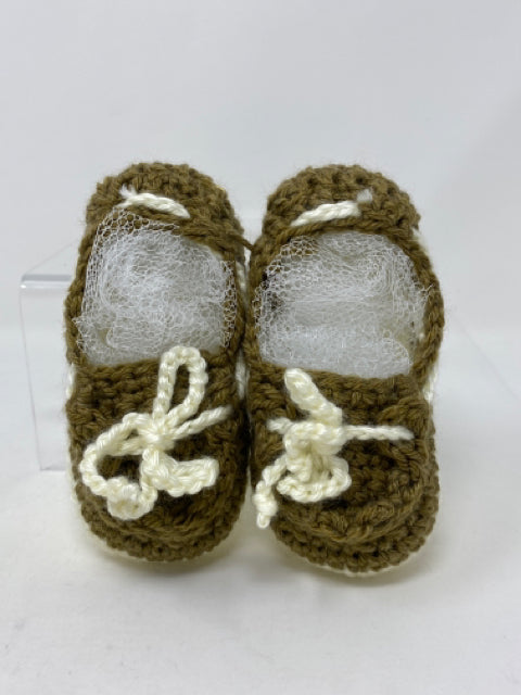 2 Y Brown Crocheted Acrylic Deck Shoes