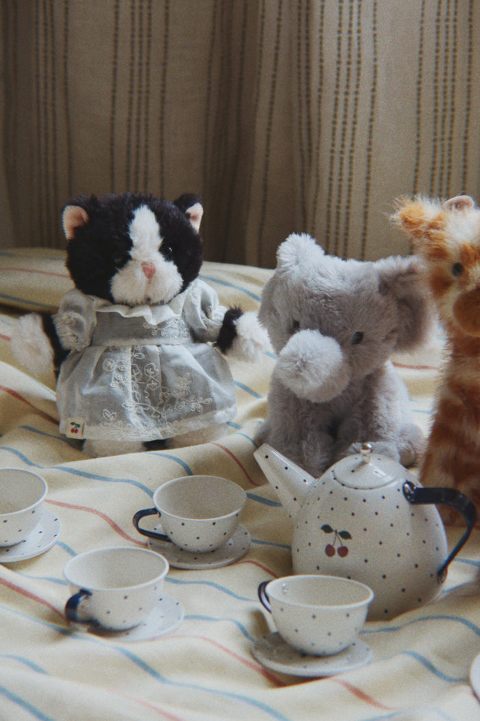 Konges Slojd – Tea Party