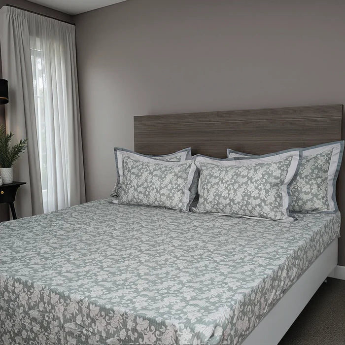 Lavish Beyond Grey 100% Cotton King-Size Bedsheet + 2 Pillow Covers