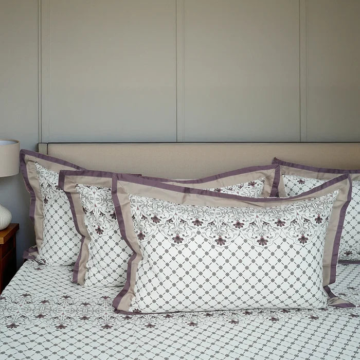 Lavish Vase Line 100% Cotton King-Size Bedsheet + 2 Pillow Covers