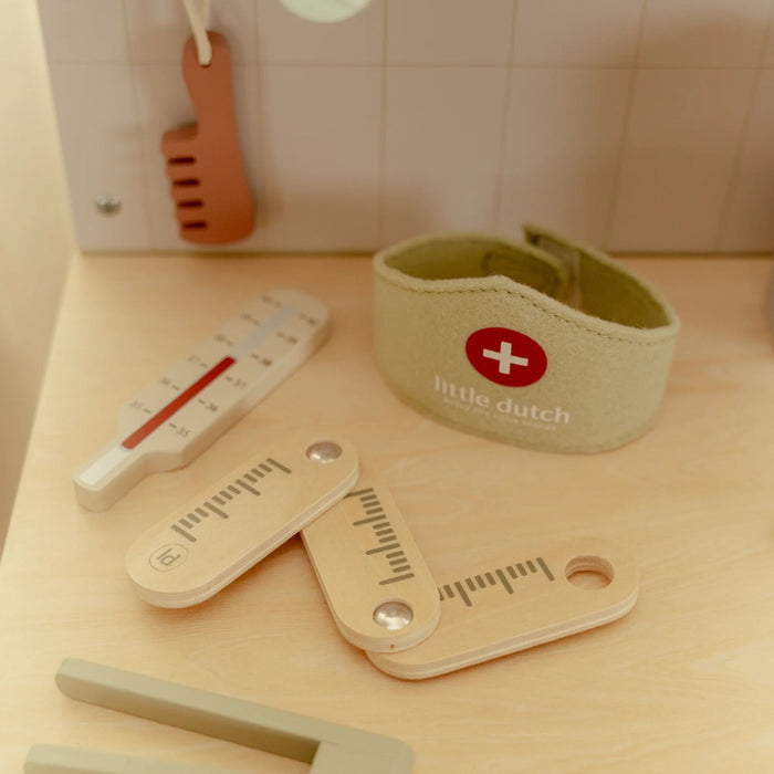 Little Dutch - Veterinary Practice - Mabel & Fox